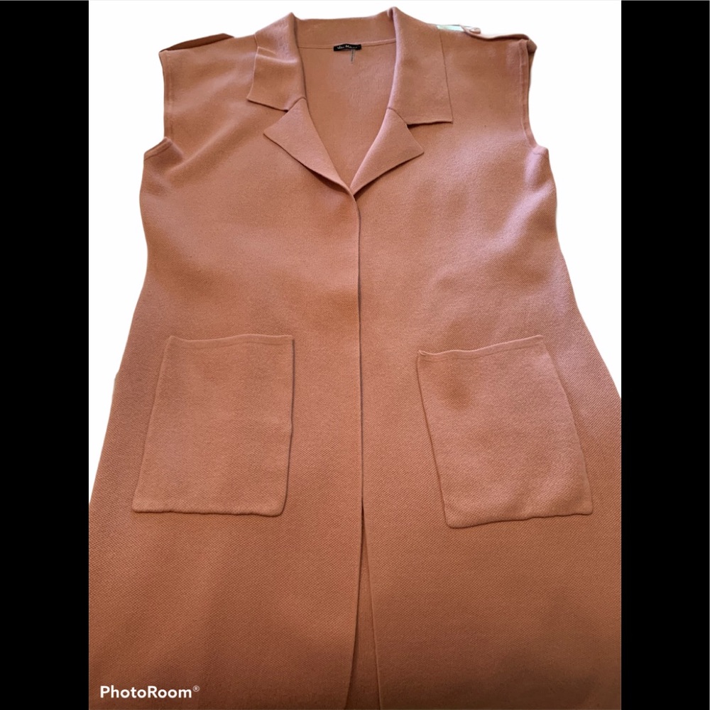 Sleeveless long vest